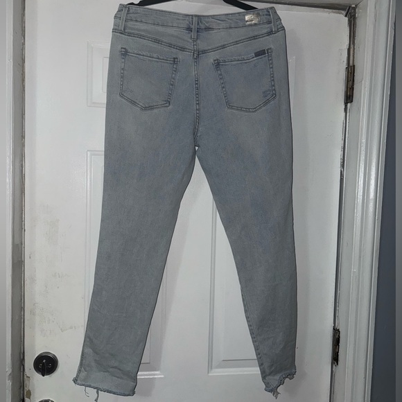 Seven7 Light Wash Distressed Jeans Size 4 Raw Hem Cropped Stretch Denim - Picture 3 of 15